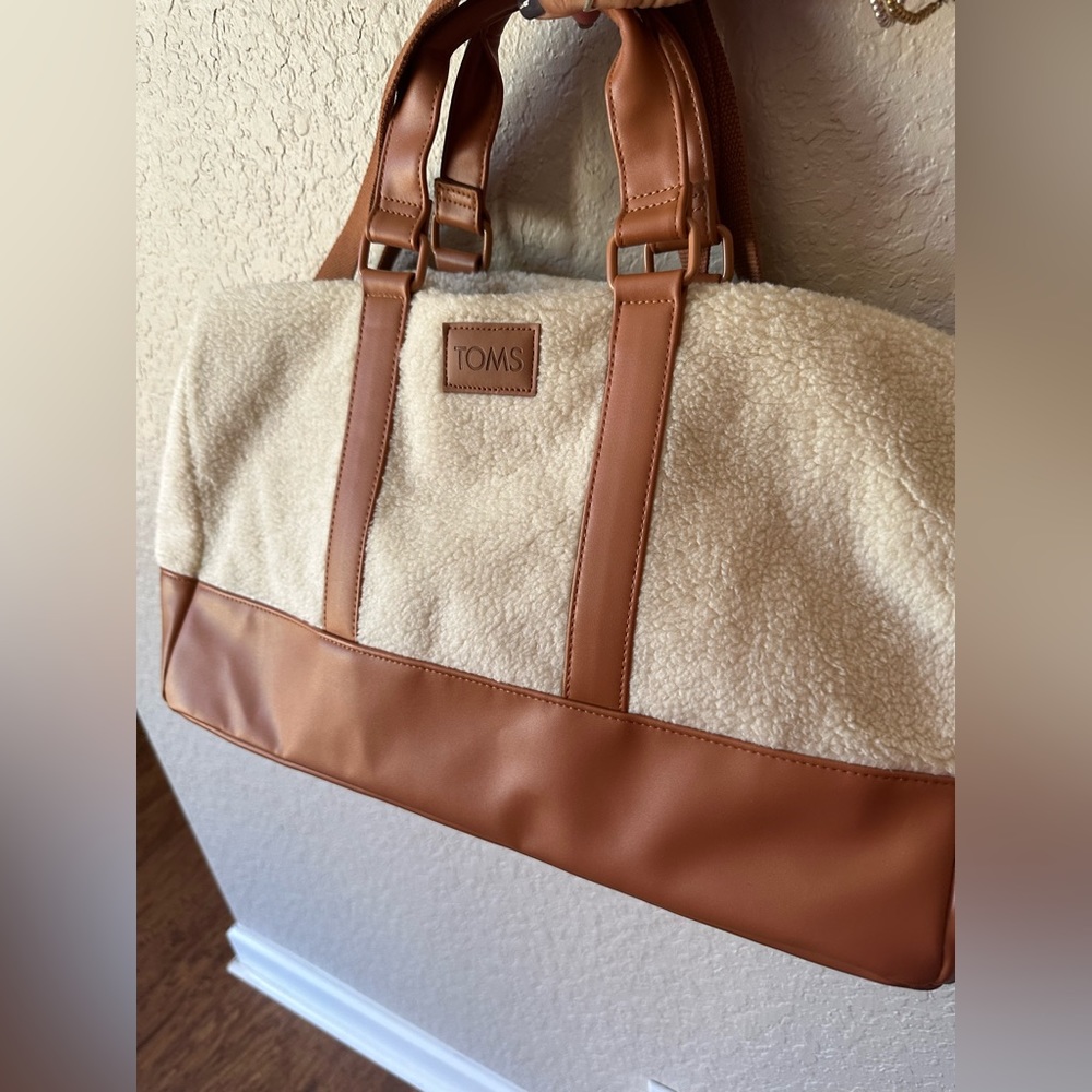 Toms Duffle bag- new